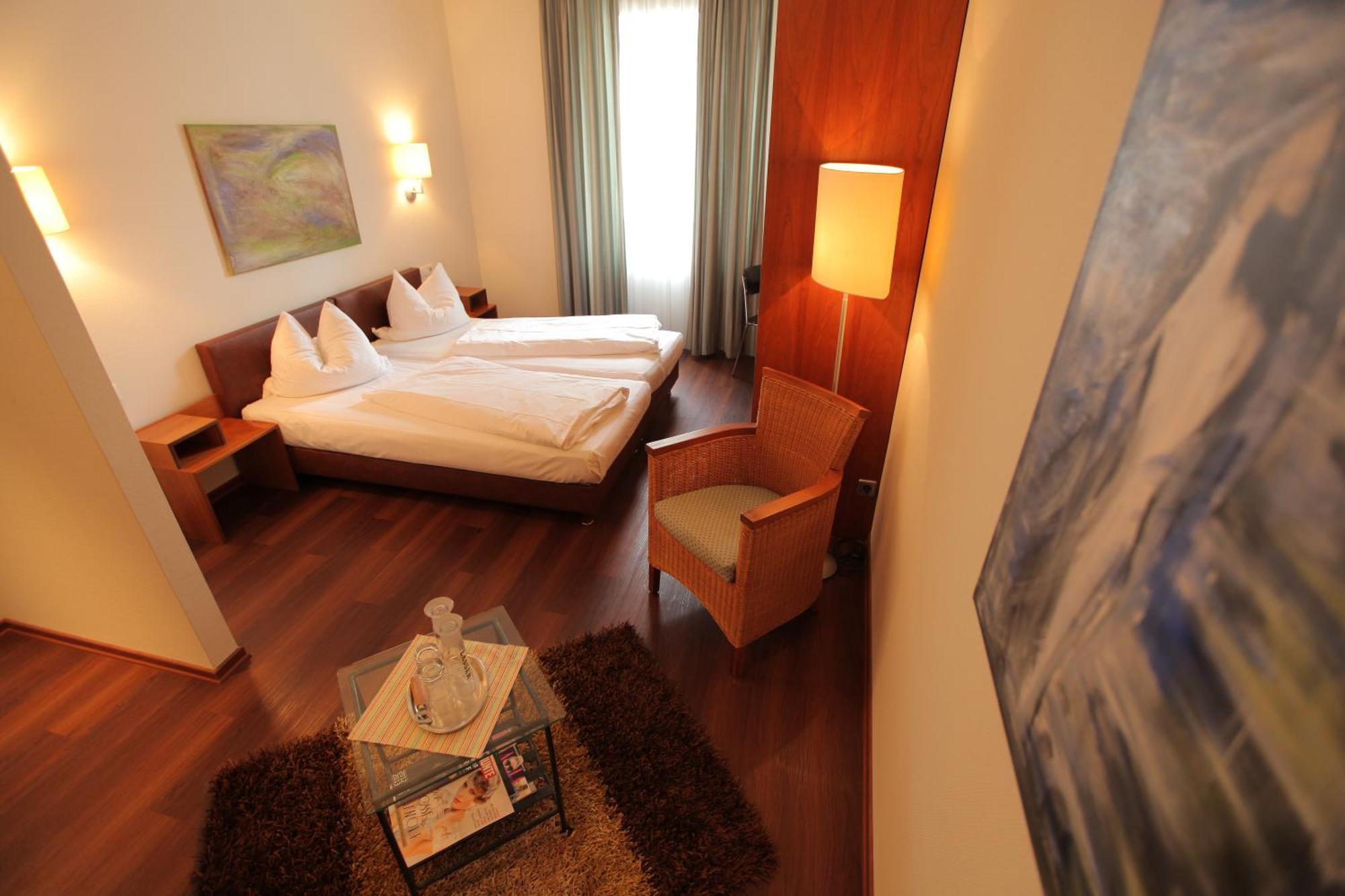 Hotel Mariotto Am Burghof 罗拉赫 外观 照片
